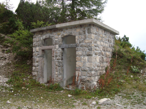 Caserma Miaron - latrine