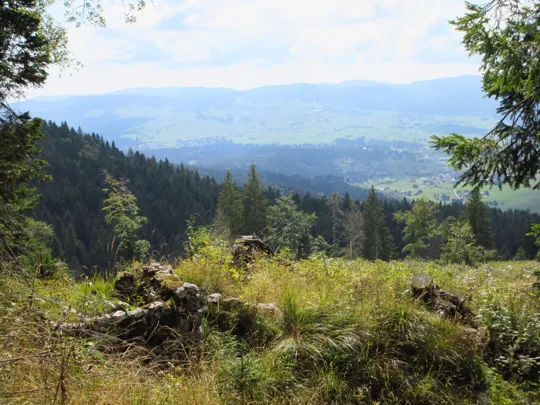 Vista verso Asiago con postazione per vedetta