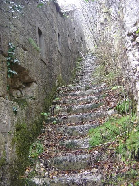 Scalinata con feritoie