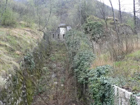 Forte Casa Ratti - Fossato di difesa con caponiera