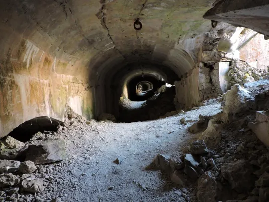 Forte Leone - Corridoio per l'accesso alle cupole dei cannoni