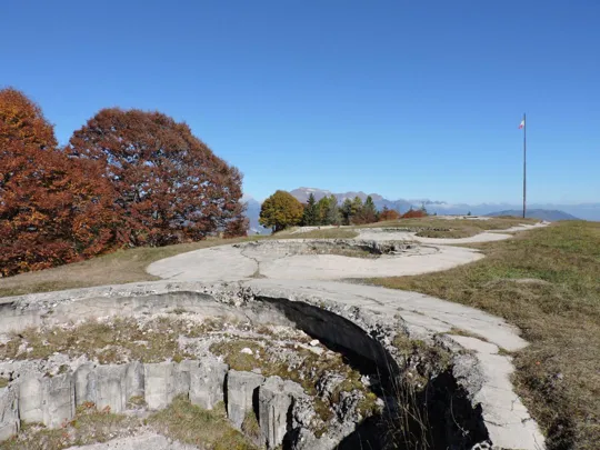 Forte Leone - postazioni per cannoni in cupole