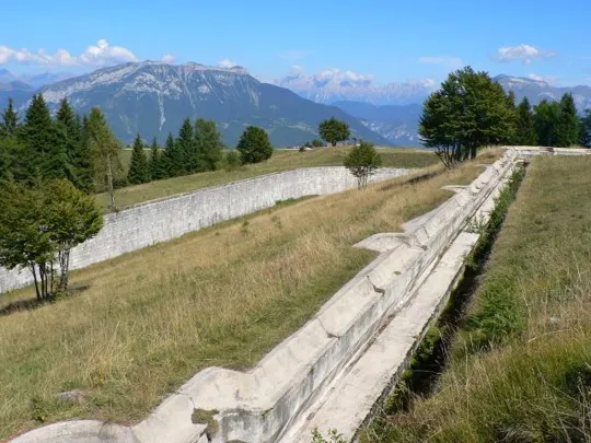 Forte Leone - Trincea e muro di difesa