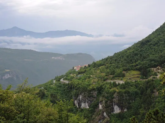 Forte Pozzacchio - veduta verso il parcheggio