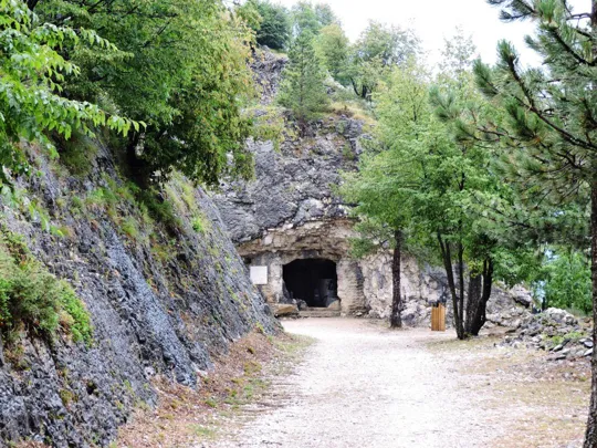 Forte Pozzacchio - strada di accesso