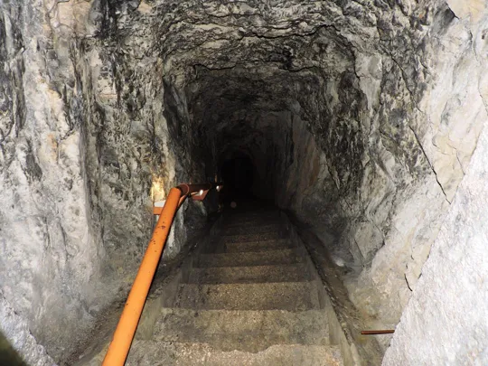 Forte Pozzacchio - discesa verso l'uscita di sicurezza