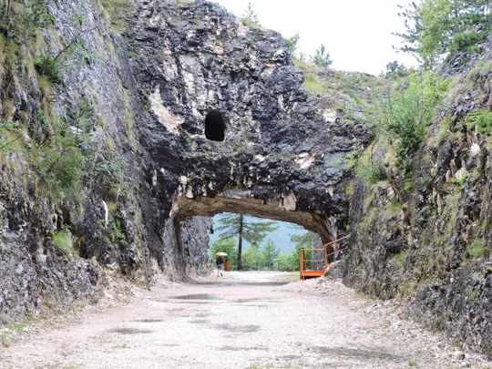 Forte Pozzacchio - fossato di gola