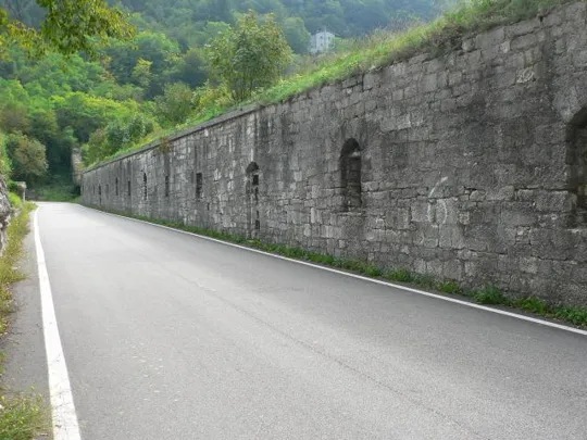 Forte Tagliata Scala e Fontanelle - Resti delle mura