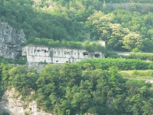 Forte Tagliata visto dal fondo valle