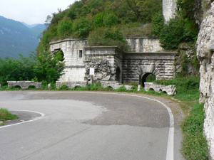 Forte Tagliata Scala e Fontanelle - Tornante e ingresso al forte