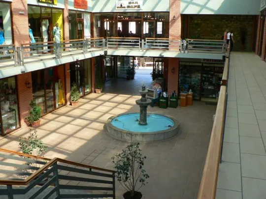 Korçe - centro commerciale (2008)