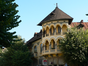 Korçe - Scorcio di un edificio nel centro città (2006)