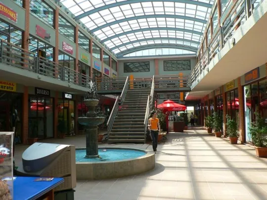 Korçe - centro commerciale (2008)