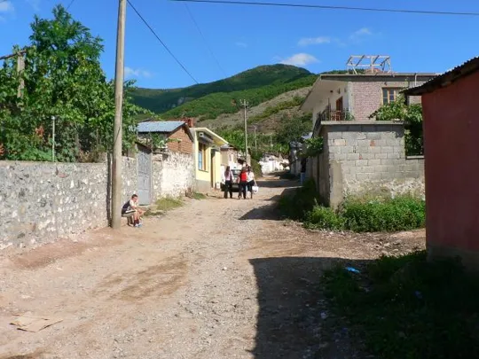 Kuç i zi - Strade di paese