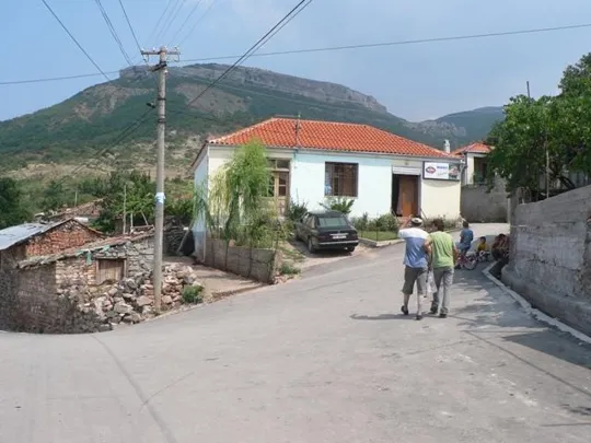 Kuç i zi - Uno dei due negozi nel 2009