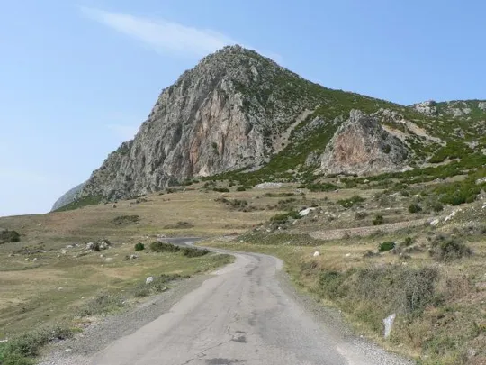 Strada serpeggiante per Prespa