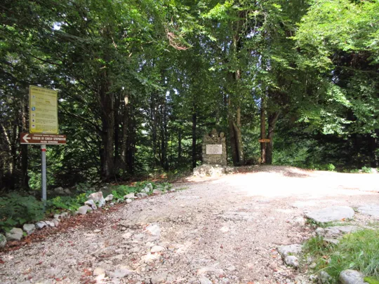 Incrocio con la strada asfaltata