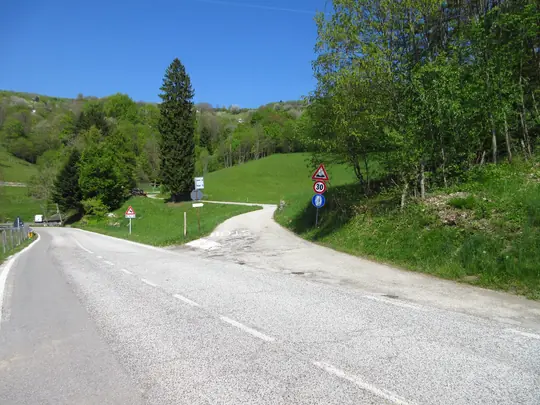 Strada per Contrà Pologni