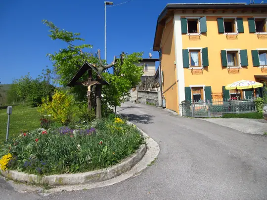 La strada dopo il crocefisso