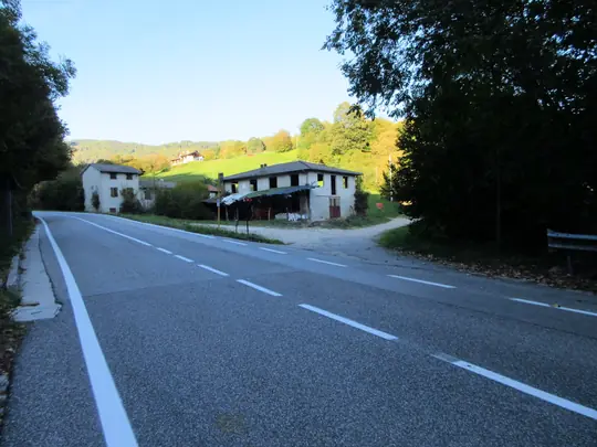 Attraversamento verso la contrada