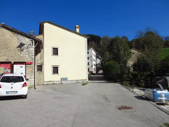 Piazza di Gomarolo e pannelli dell’anello