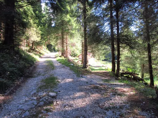 Vecchia malga incontrata lungo la strada verso Forte Campolongo