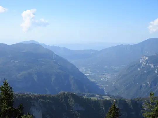 Panorama sulla Val d’Astico nei pressi della cisterna di Forte Campolongo