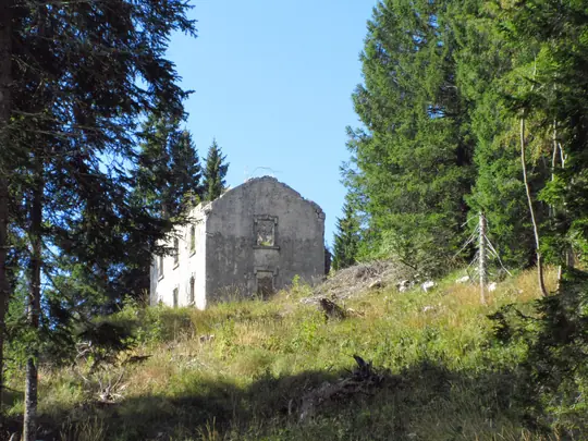 Fabbricato visibile sotto Forte Campolongo