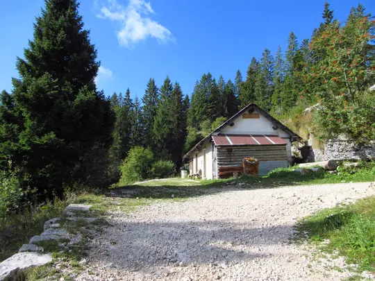 Costruzione incontrata al tornante sotto Forte Campolongo