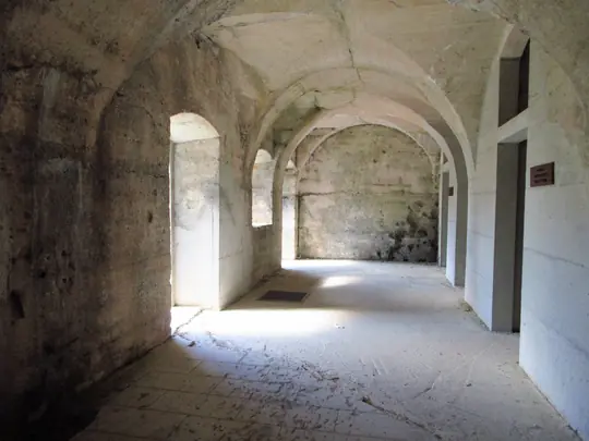 Corridoio del piano terra di Forte Campolongo