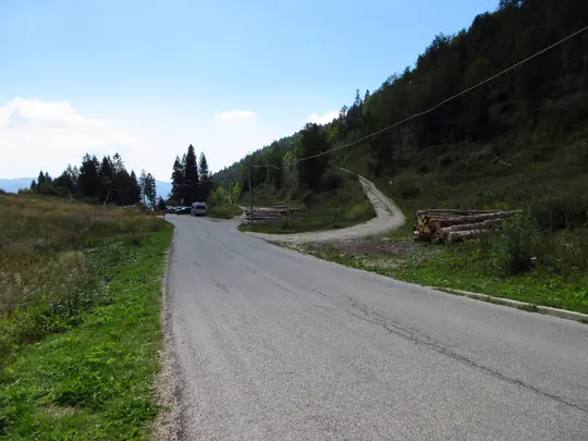 Rientro allo Spiazzo Garibaldi al termine dell’anello di Forte Campolongo
