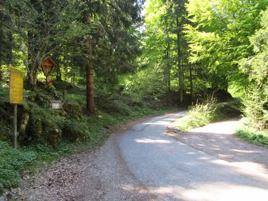 Proseguire sulla strada a destra