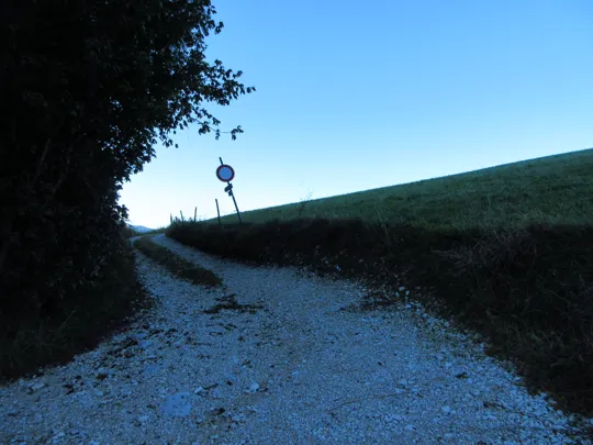 Imbocco della strada subito a sinistra