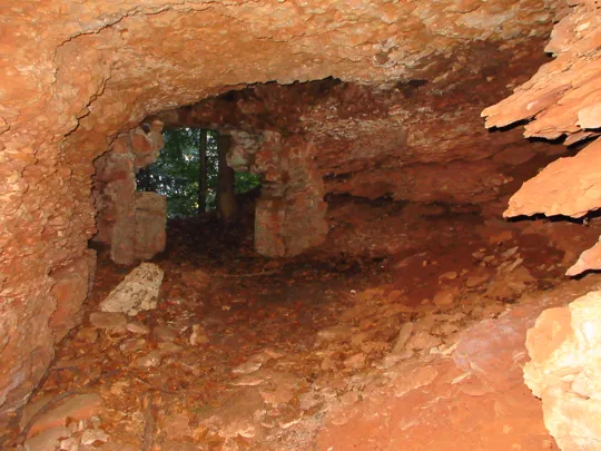 Postazione di artiglieria in caverna