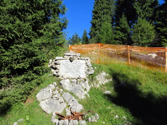 Lapide commemorativa alla &quot;Brigata Sassari&quot;