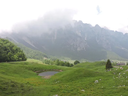 Anello Pian delle Fugazze - Campogrosso - Panorama verso il gruppo del Carega