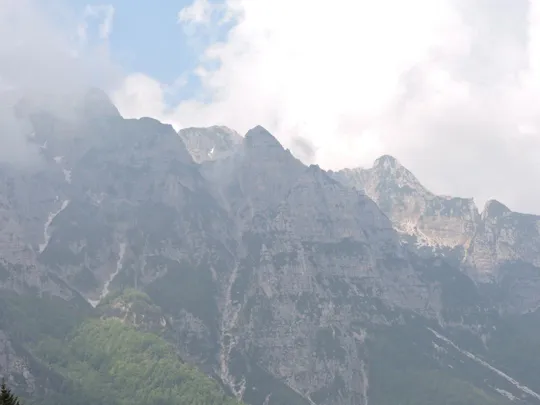 Anello Pian delle Fugazze - Campogrosso - Panorama verso il gruppo del Carega