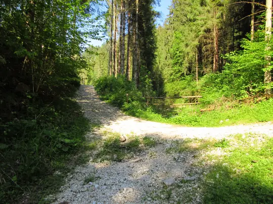 Strada della Sbarra, proseguire a destra