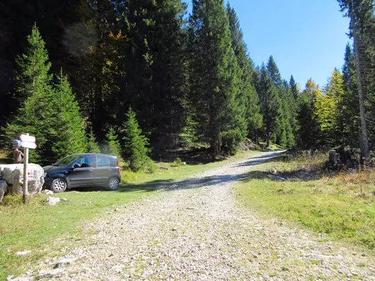 Segnaletica del sentiero 850 verso Monte Baldo e Croce di Ongara