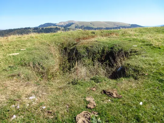 Postazione e trincea sulla dorsale del Monte Baldo