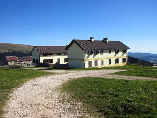 Malga Longara Davanti sull'Altopiano dei Sette Comuni