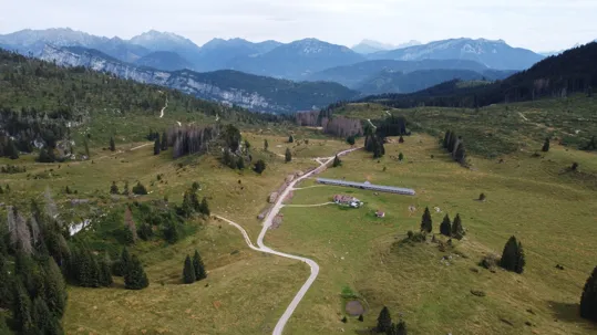 Vista dal drone della piana di inizio percorso