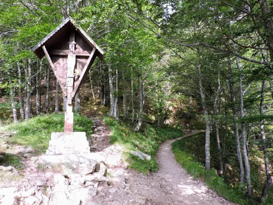 Becco di Filadonna - Capitello lungo il sentiero