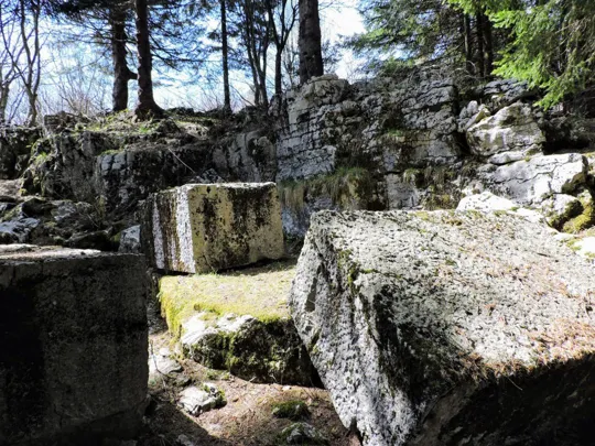 Monte Foraoro, strane pietre ...