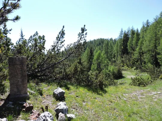 Monumento lungo la strada