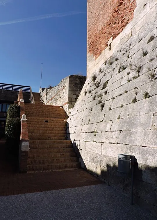 Castello di Giulietta - Dentro le mura