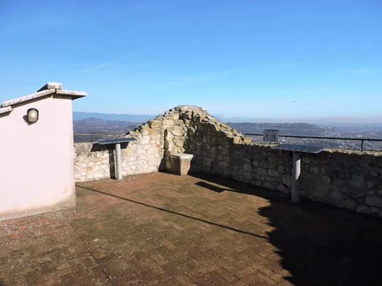 Castello di Romeo - Sopra il Mastio