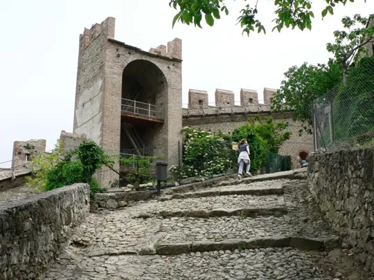 Castello di Soave - Ultimi gradini prima dell'ingresso