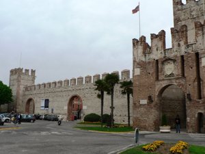 Castello di Soave - Ingresso alla città