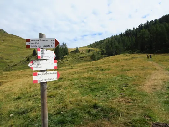 Indicazioni verso il Passo 5 Croci